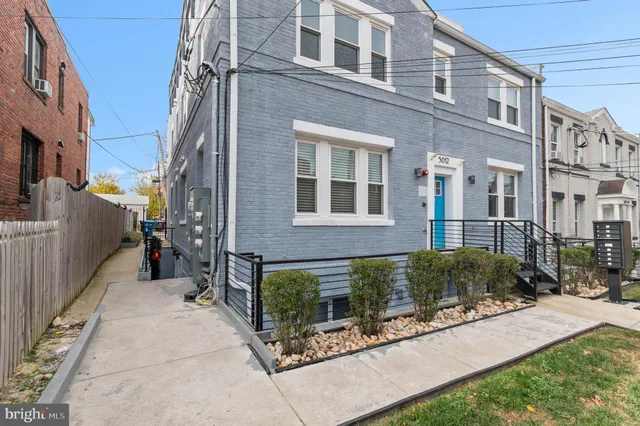 $2,600 | 5012 2nd Street Northwest, Unit 2, Washington, DC 20011