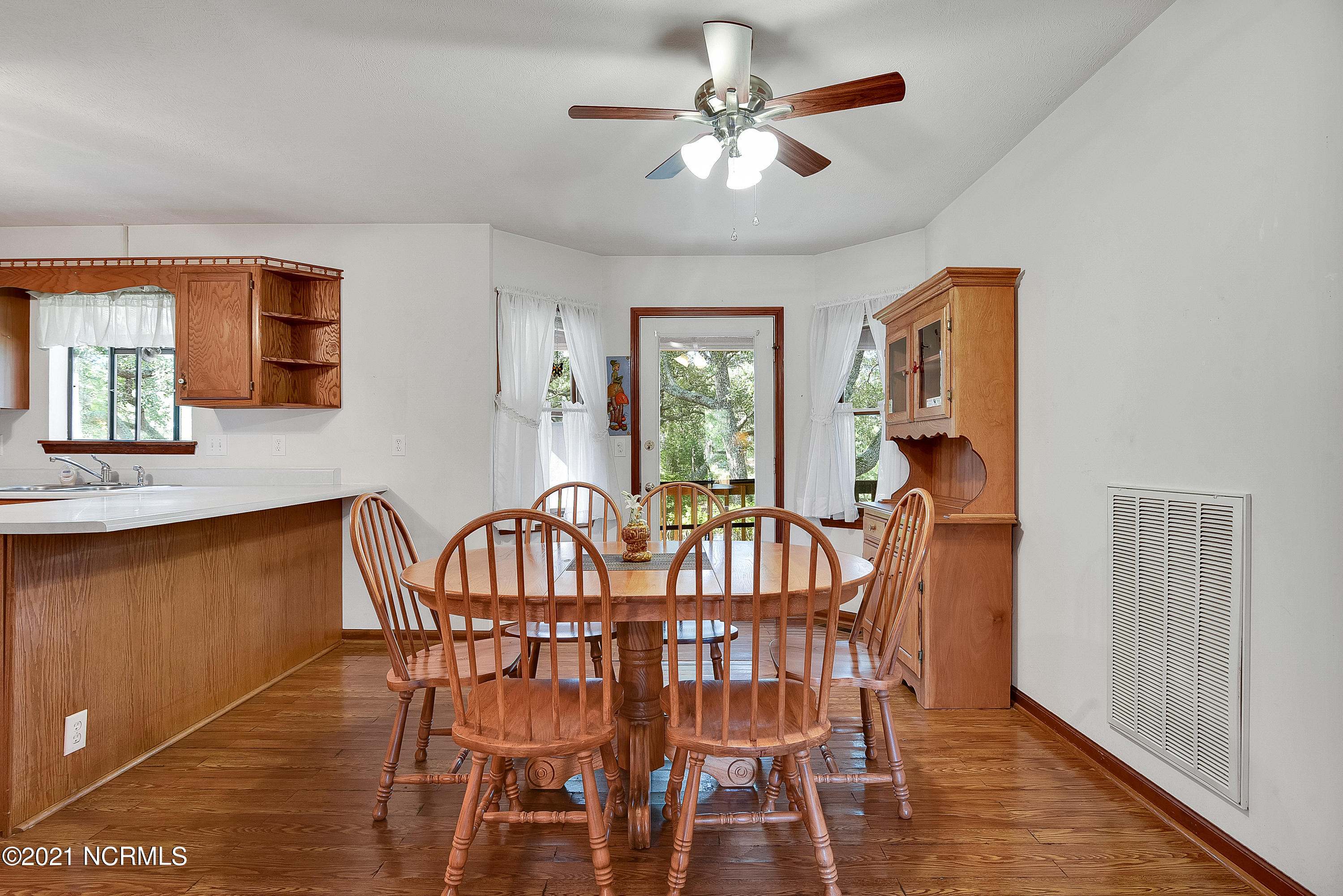 720 Barber Road Southport, NC 28461 - Photo 7 of 38 720BarberRoad-07