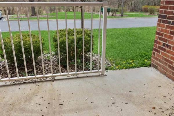 $3,000 | 801 North McLean Boulevard, Unit 140, Elgin, IL 60123
