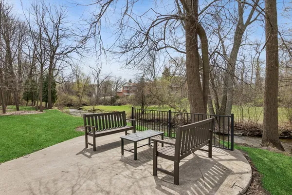 $3,000 | 801 North McLean Boulevard, Unit 140, Elgin, IL 60123