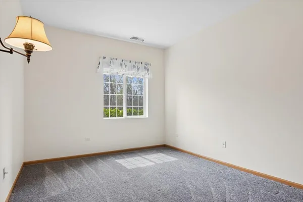 $3,000 | 801 North McLean Boulevard, Unit 140, Elgin, IL 60123