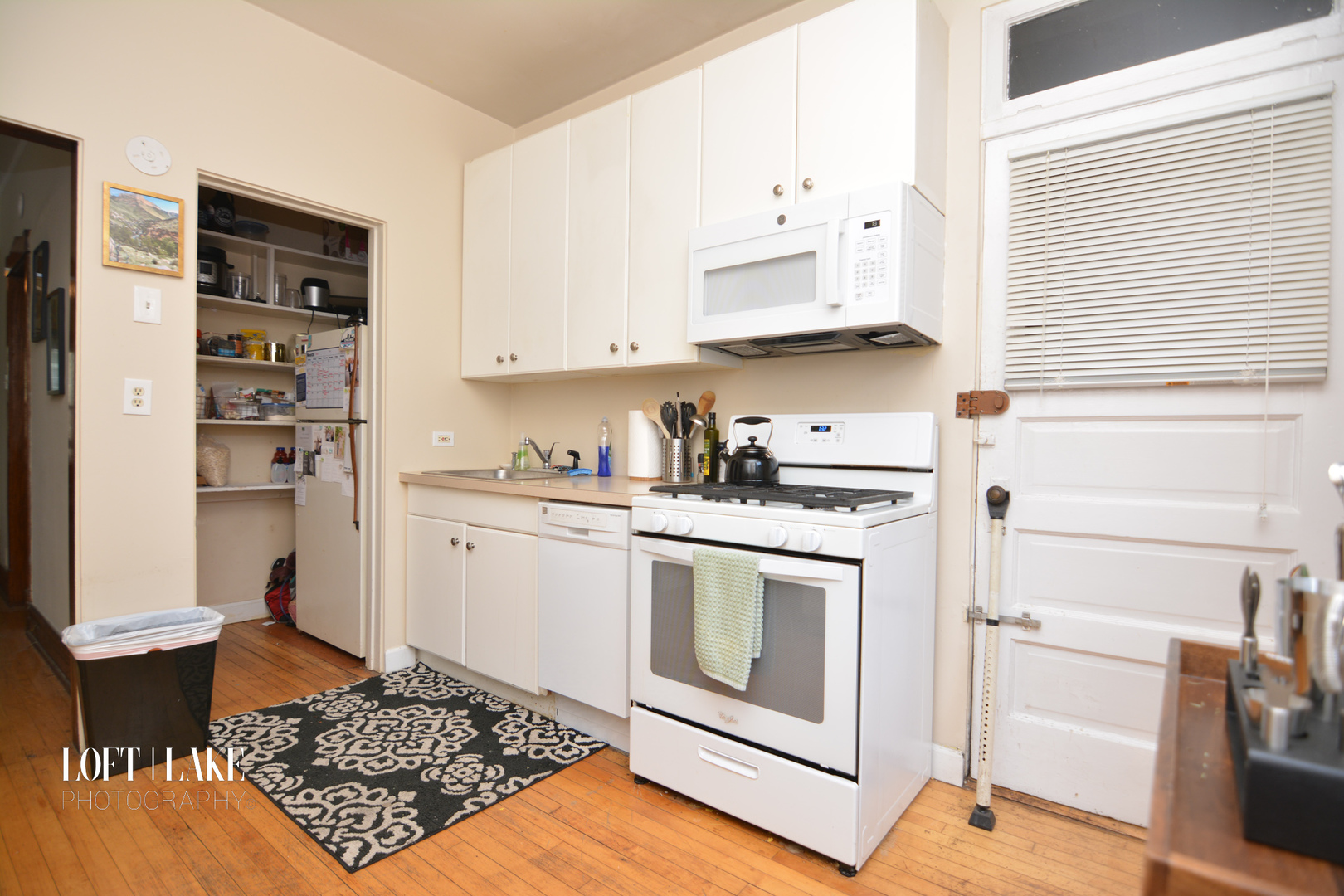 1611 West Grace Street, Unit 1 Chicago, IL 60613 - Photo 8 of 9 a kitchen with stainless steel appliances cabinets and a window