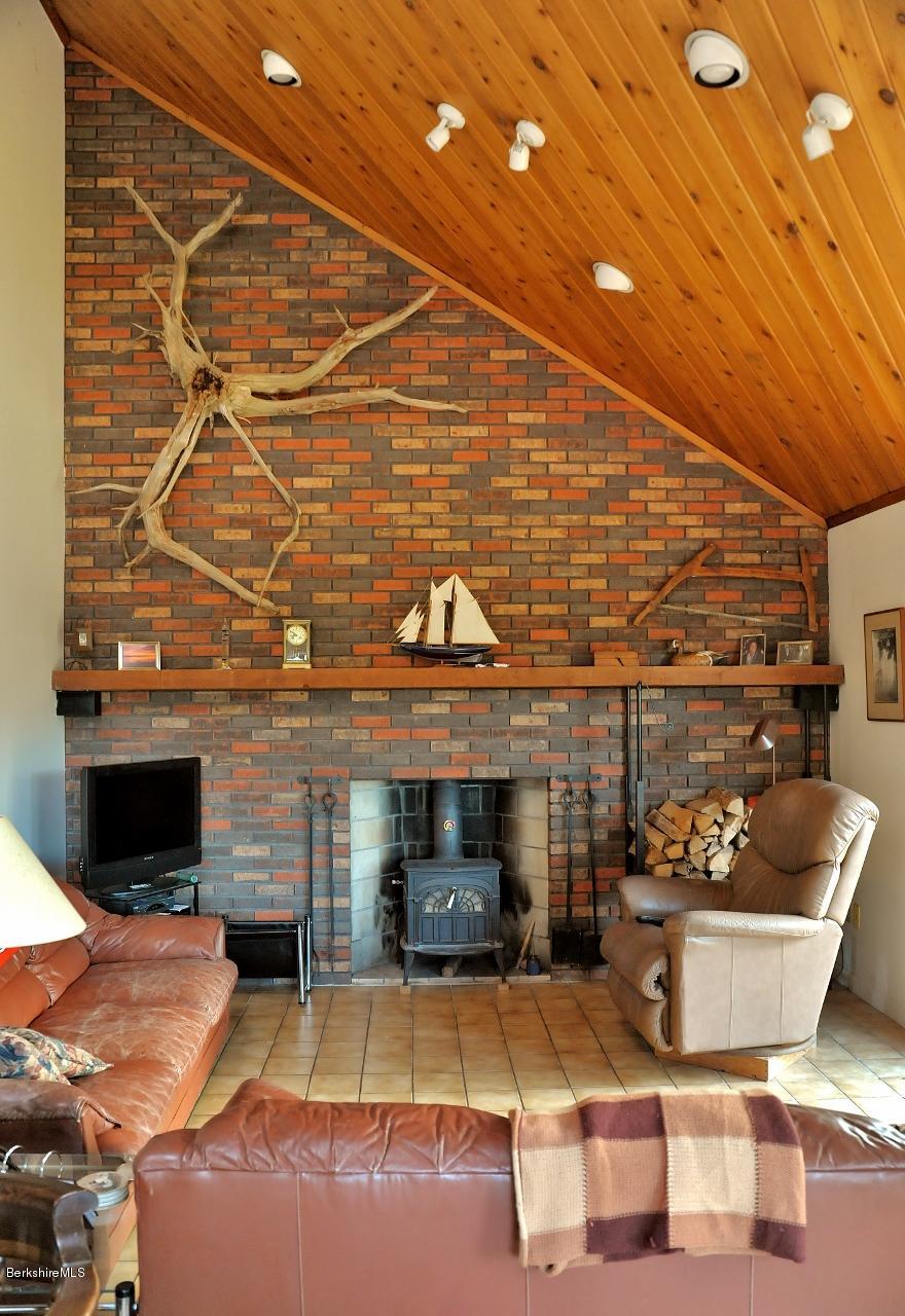 641 Kirchner Road Dalton, MA 01226 - Photo 8 of 52 DSC_5093 (2) (880x1280)