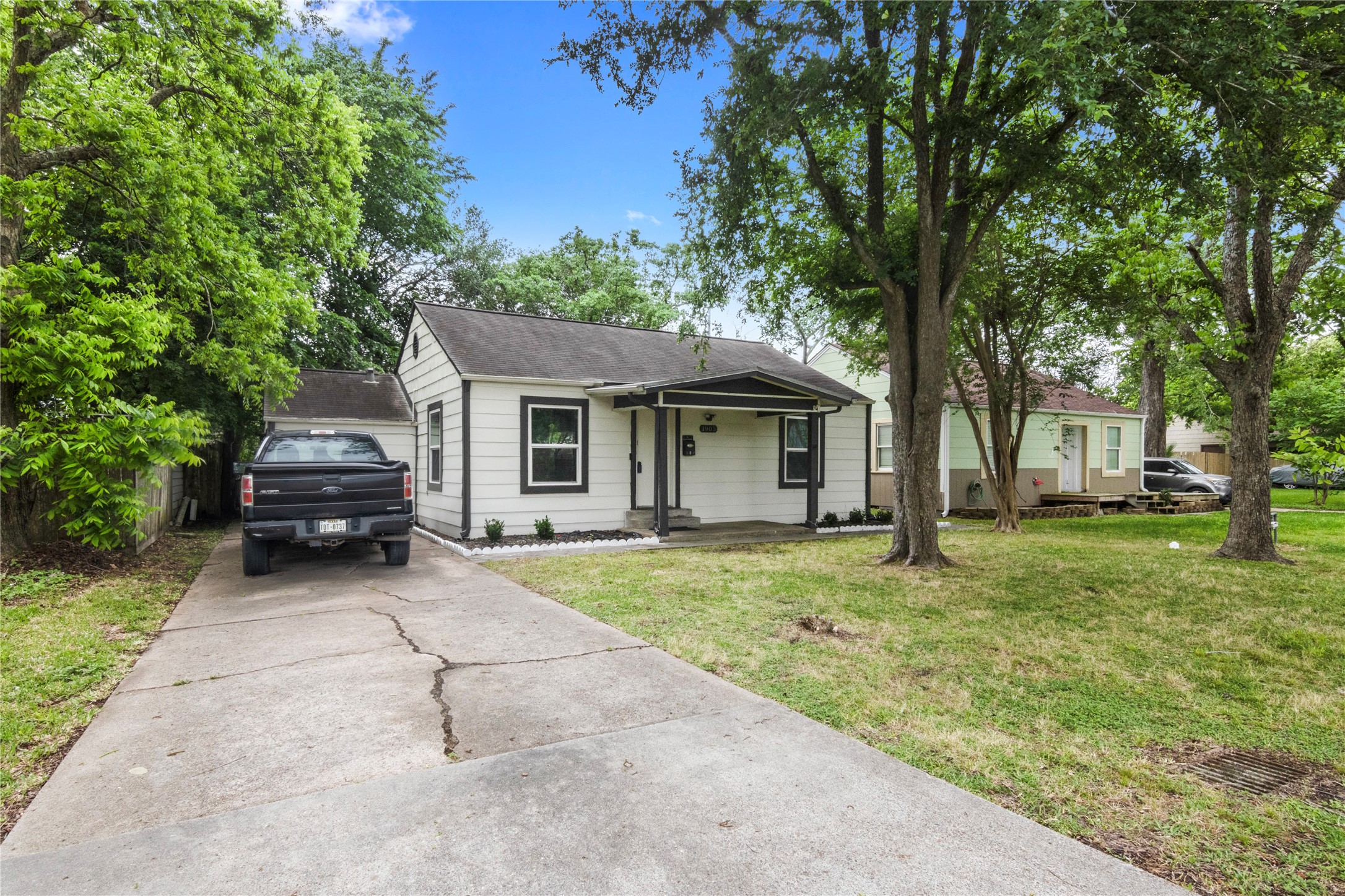 1903 Oleander La Marque, TX 77568 - Photo 2 of 20