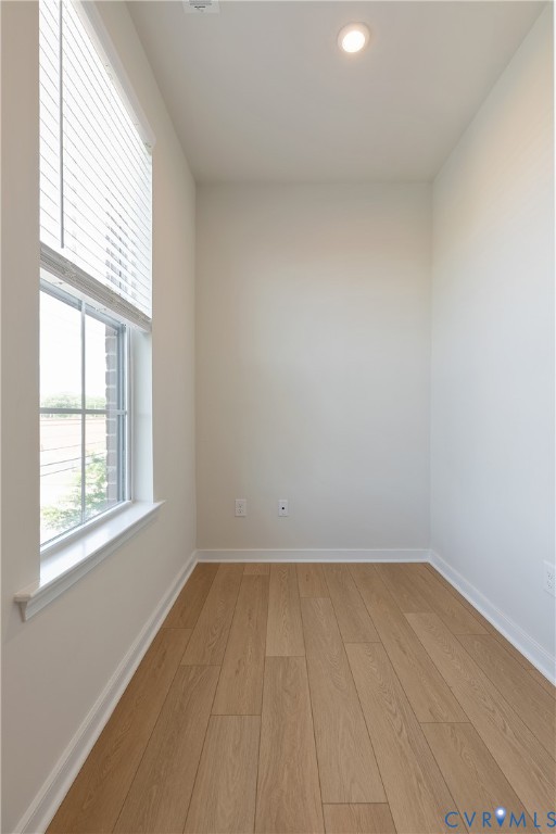 1459 Overbrook Road Richmond, VA 23220 - Photo 7 of 39 an empty room with a window