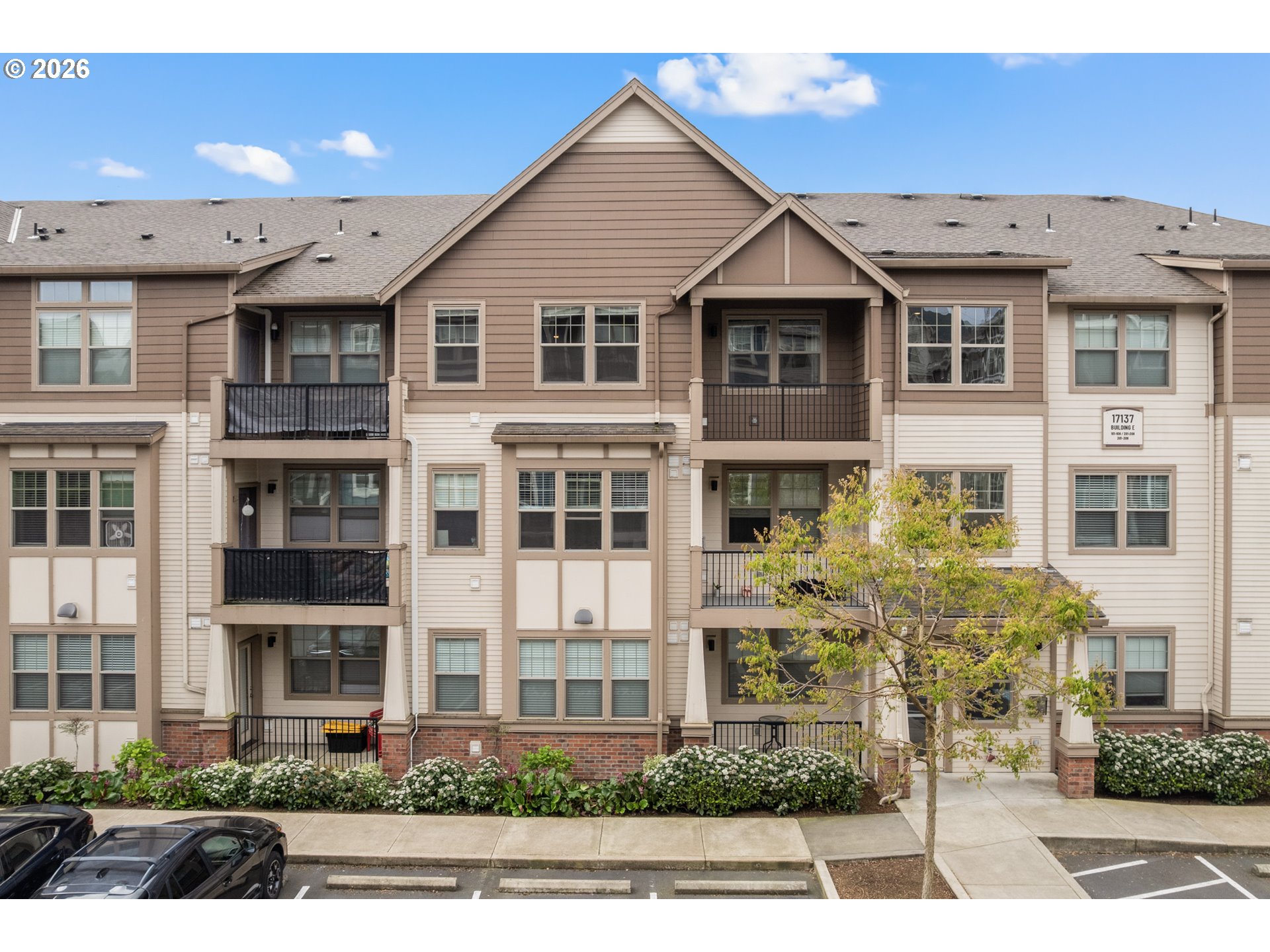 17137 Southwest Appledale Road, Unit 304 Beaverton, OR 97007 - Photo 1 of 33