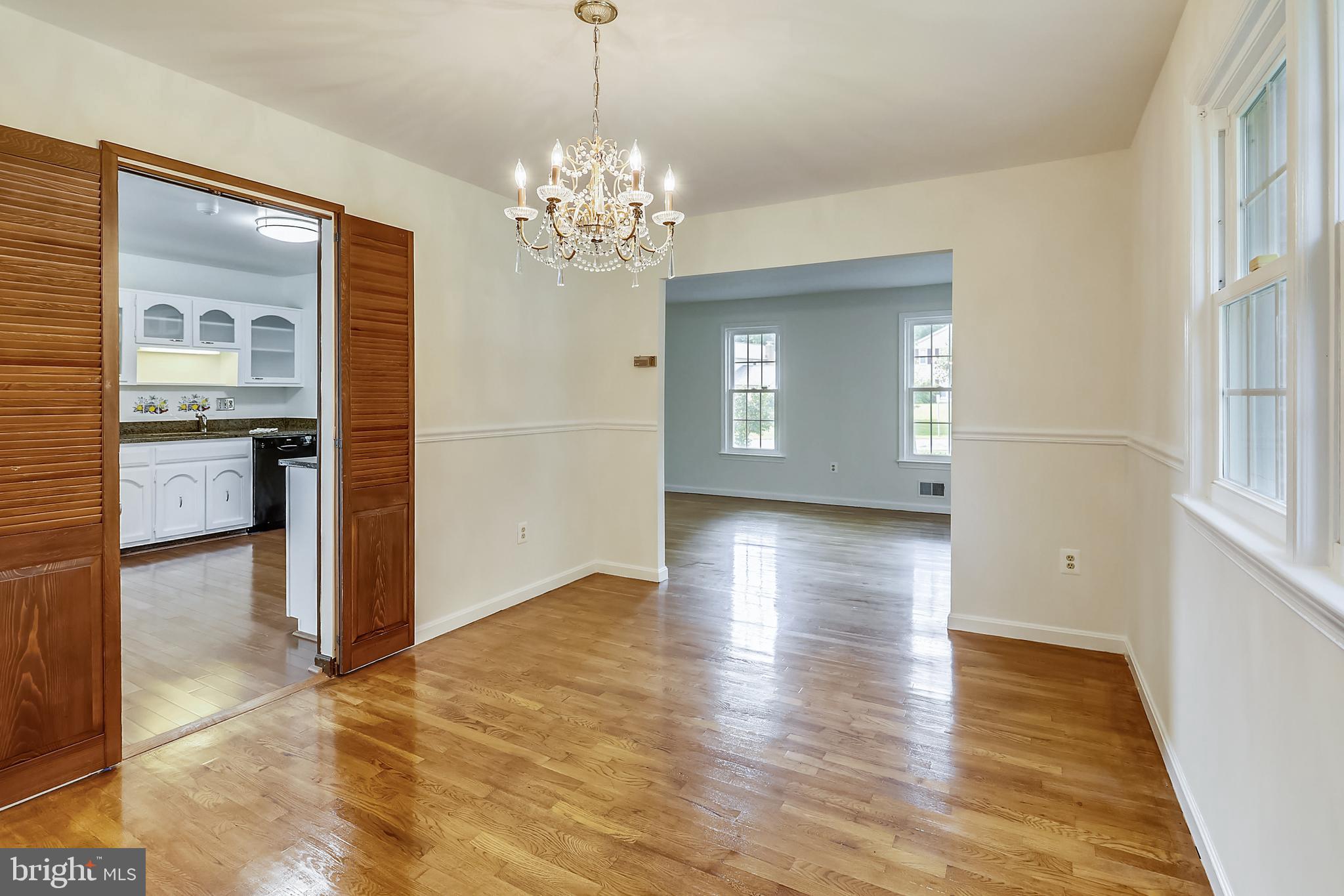 14825 Notley Road Silver Spring, MD 20905 - Photo 12 of 60 Dining room