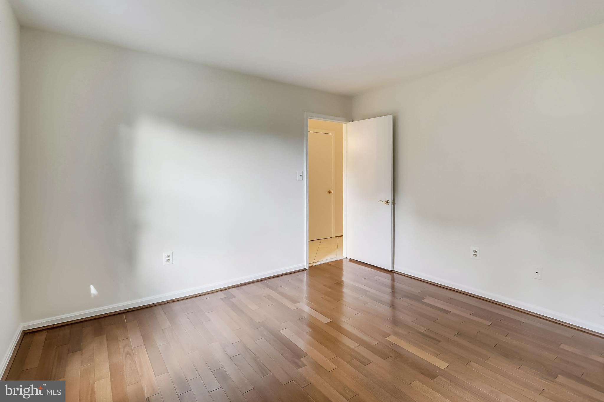 14825 Notley Road Silver Spring, MD 20905 - Photo 23 of 60 Office/den