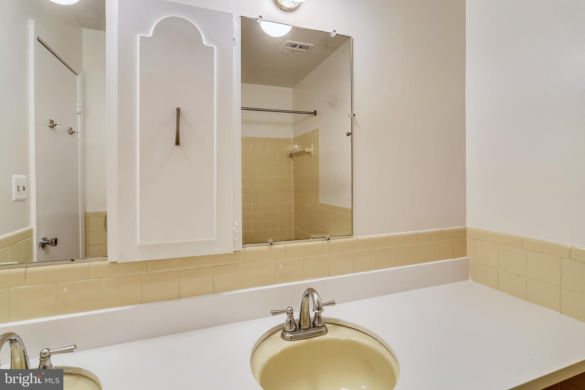 14825 Notley Road Silver Spring, MD 20905 - Photo 38 of 60 Hall bath