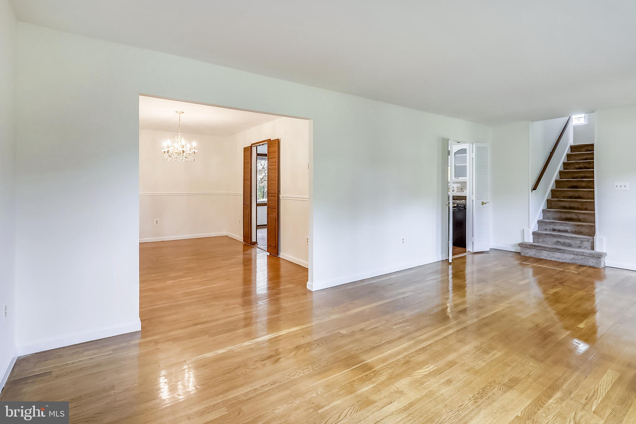 14825 Notley Road Silver Spring, MD 20905 - Photo 10 of 60 Living room