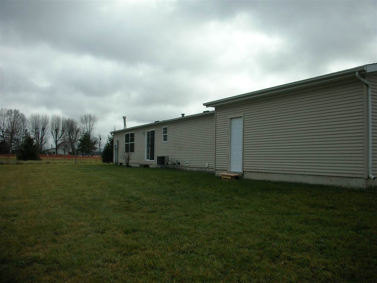 490 19th Road Bourbon, IN 46504 - Photo 2 of 15