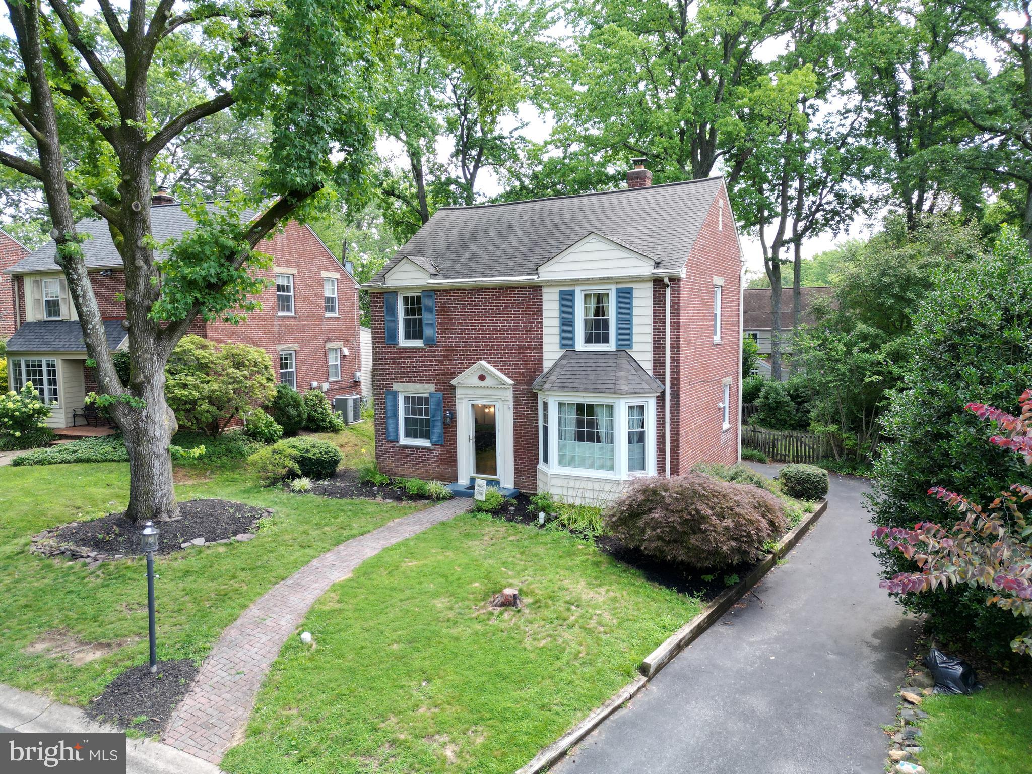 26 Hurst Road Wilmington, DE 19803 - Photo 33 of 74 a front view of a house with garden