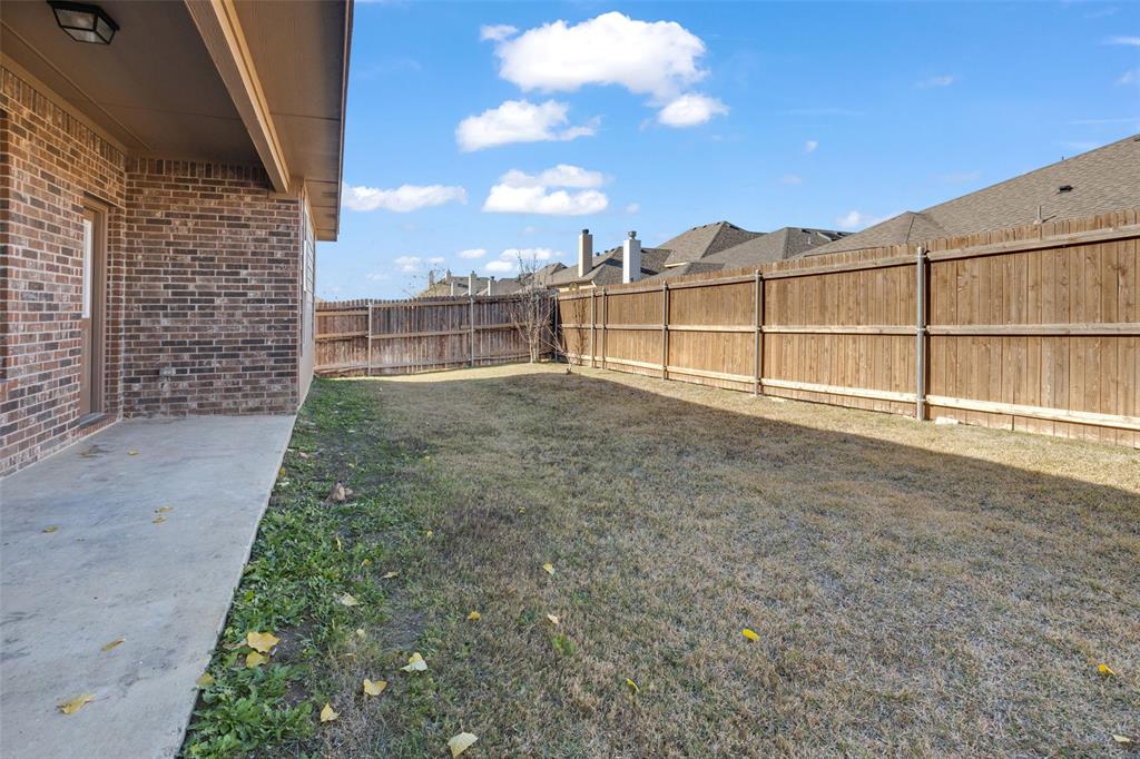 3929 Kennedy Ranch Road Fort Worth, TX 76262 - Photo 33 of 40 View of yard
