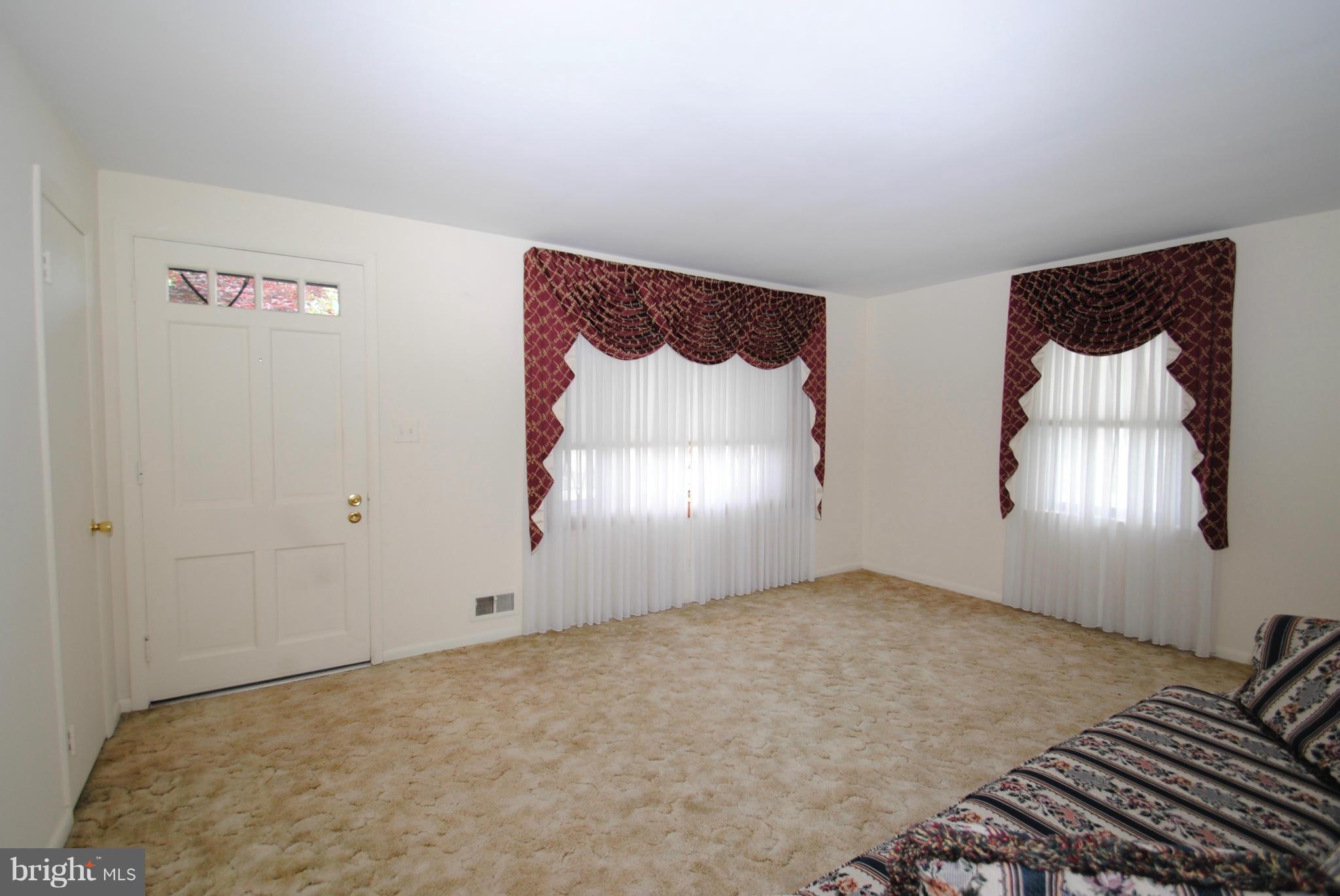 215 Arundel Road Pasadena, MD 21122 - Photo 2 of 19 Living Room