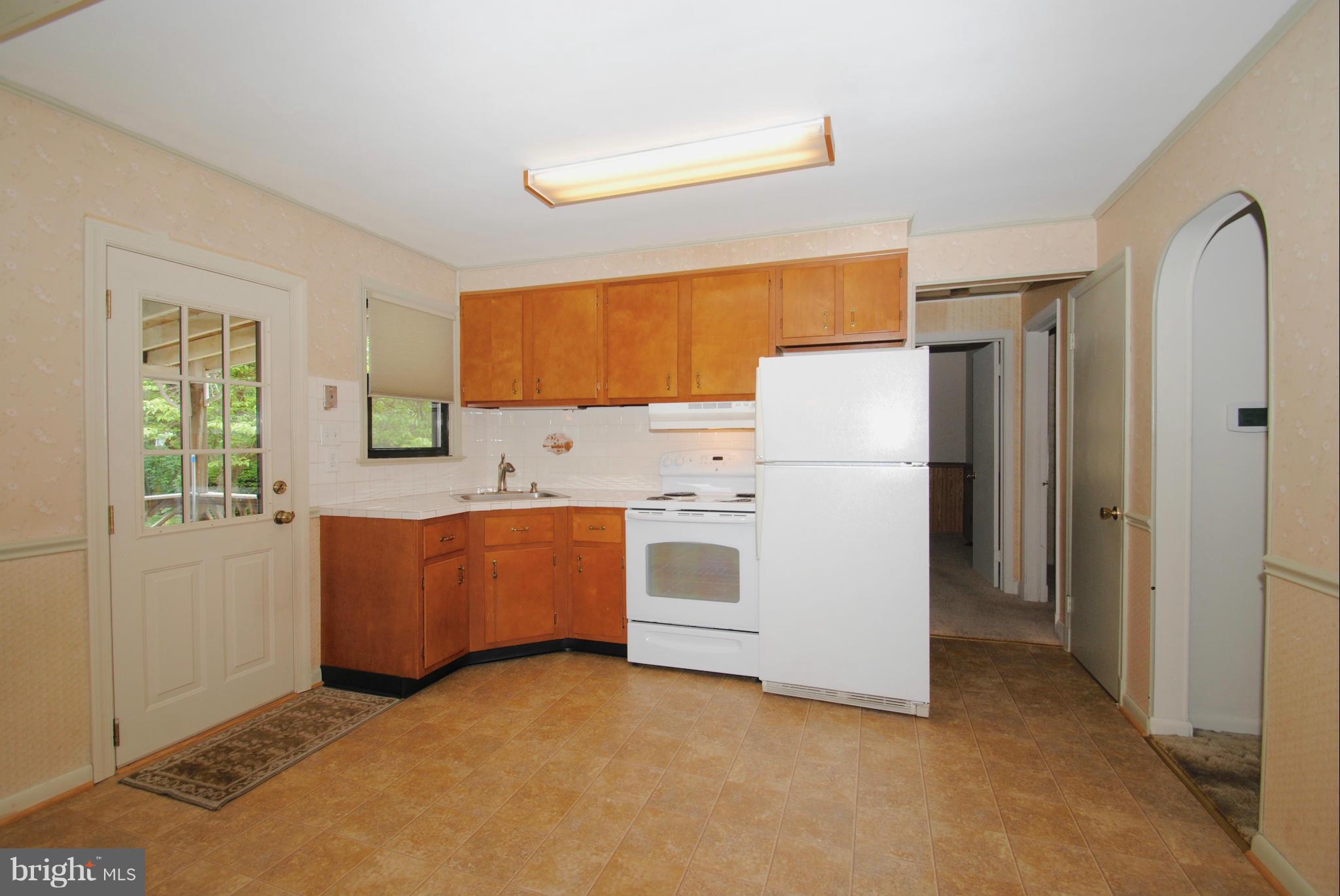 215 Arundel Road Pasadena, MD 21122 - Photo 6 of 19 Kitchen