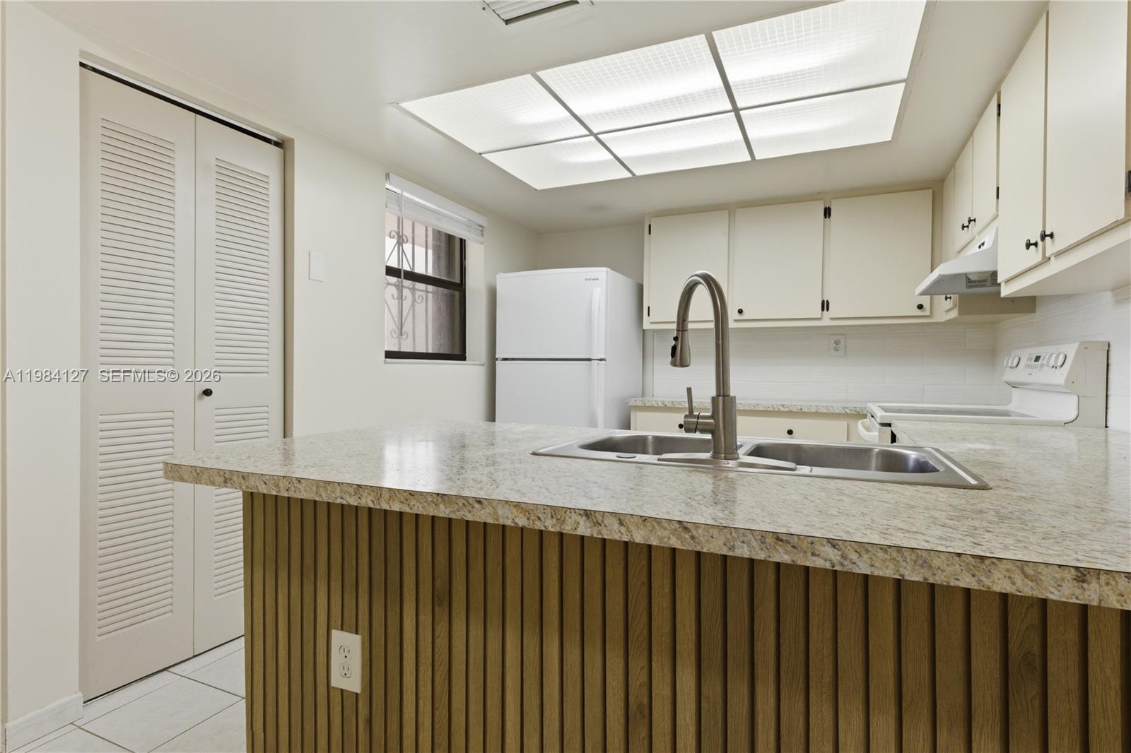 10885 Northwest 7th Street, Unit 2133 Miami, FL 33172 - Photo 2 of 11