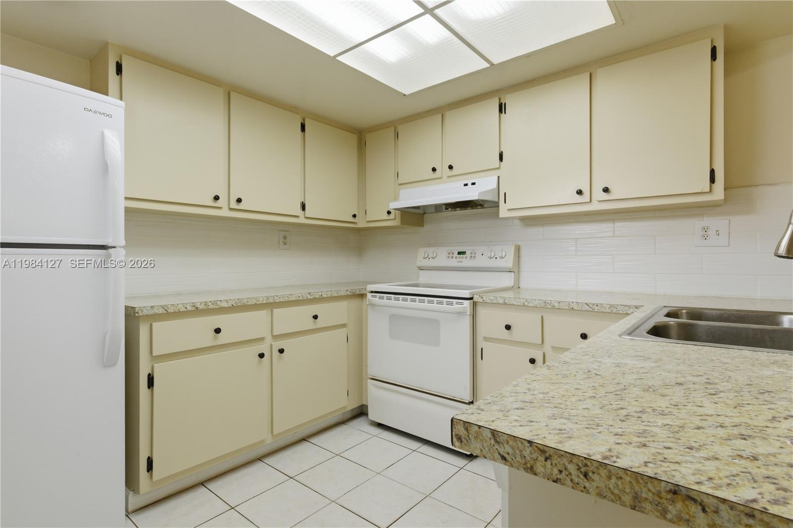 10885 Northwest 7th Street, Unit 2133 Miami, FL 33172 - Photo 4 of 11