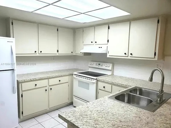 $2,750 | 10885 Northwest 7th Street, Unit 2133, Miami, FL 33172