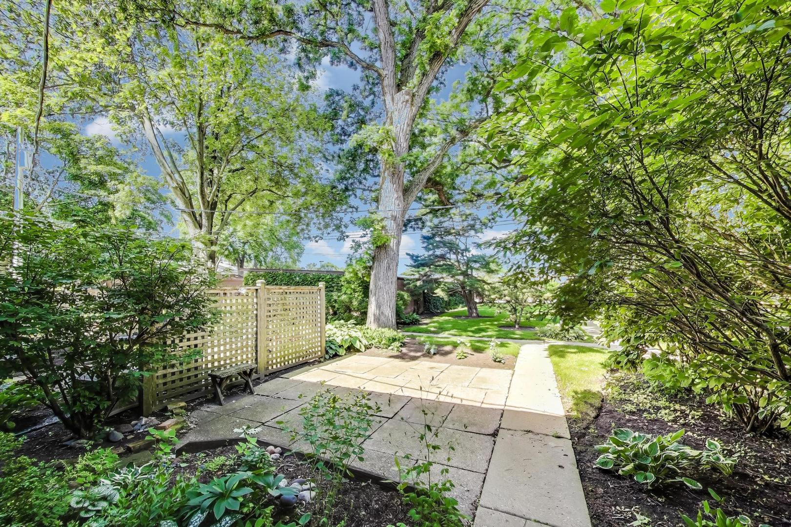 419 3rd Street Wilmette, IL 60091 - Photo 11 of 16 a view of a yard with plants and trees