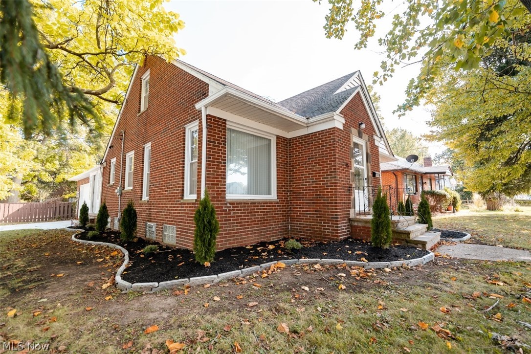1253 South Green Road South Euclid, OH 44121 - Photo 3 of 34