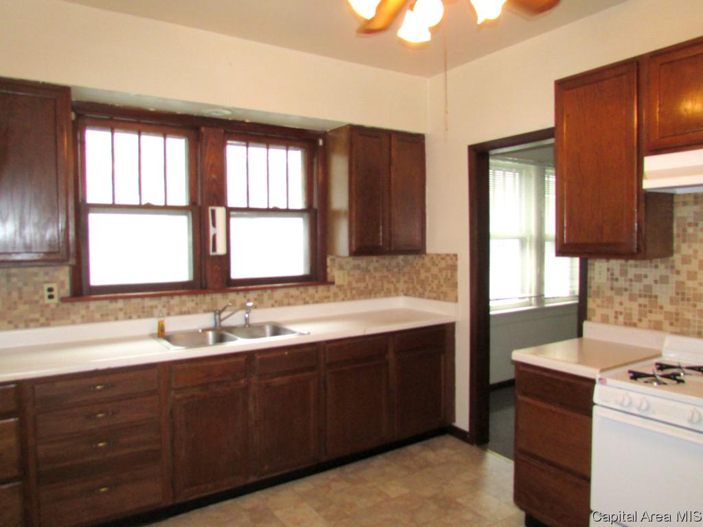 1205 South Spring Street Springfield, IL 62704 - Photo 4 of 11