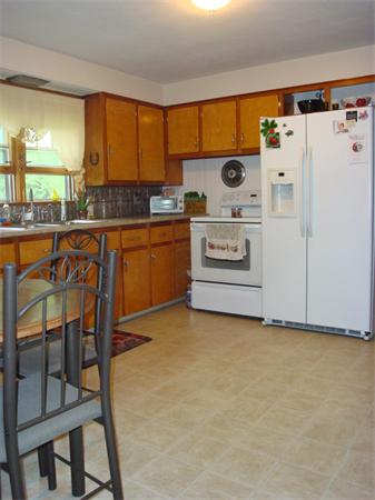 19 Parkerview Street Springfield, MA 01129 - Photo 3 of 28 Gallery Image 3