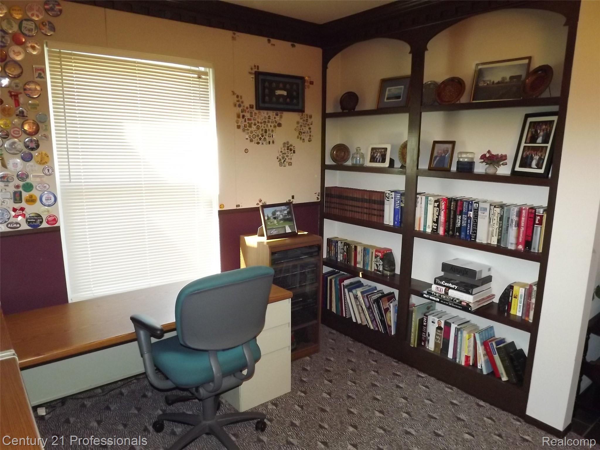 809 Hampton Circle Rochester, MI 48307 - Photo 11 of 22 Library/Office