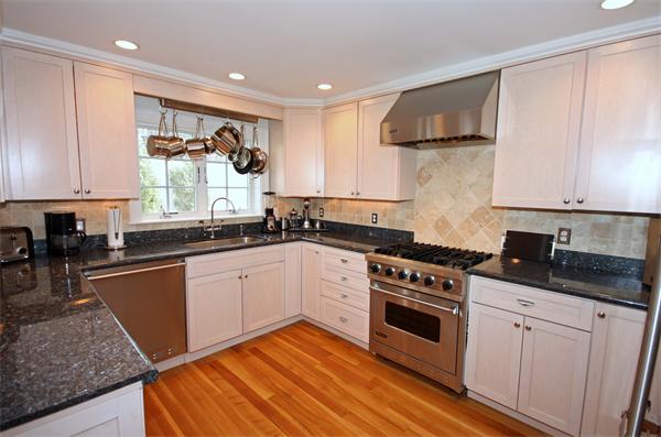 203 Rangeley Road Brookline, MA 02467 - Photo 7 of 19