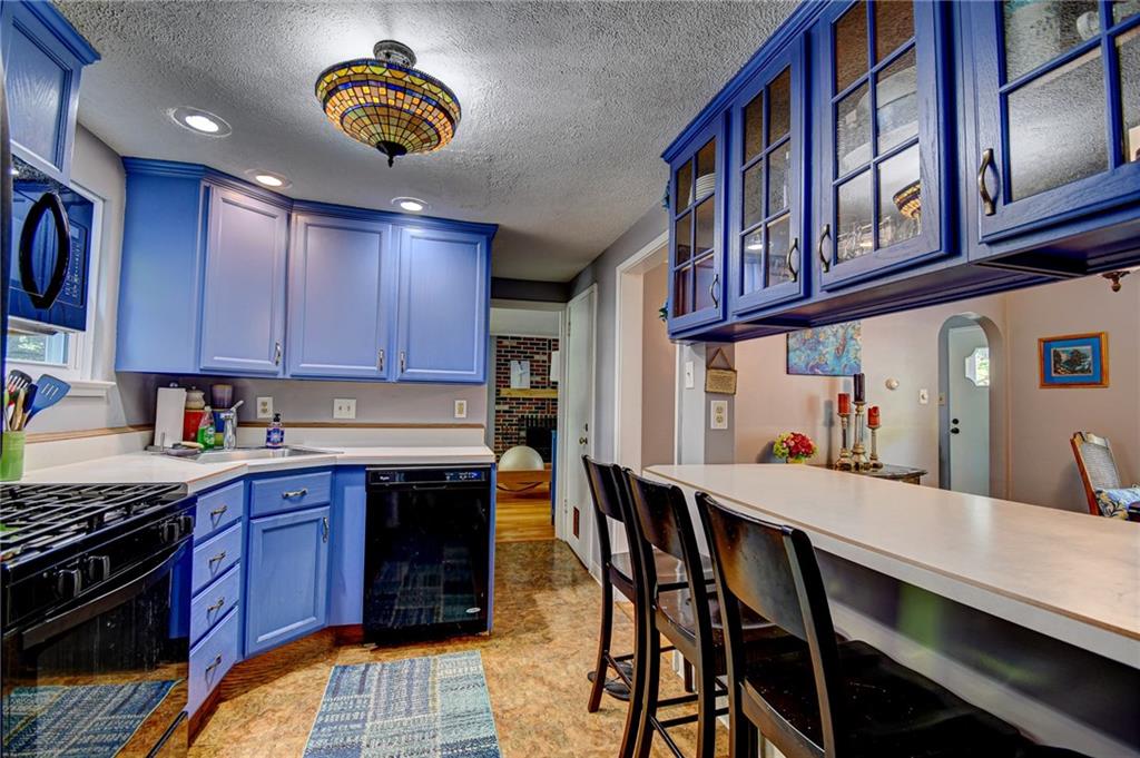 326 Woodside Road Pittsburgh, PA 15221 - Photo 2 of 25 Gallery Image 2