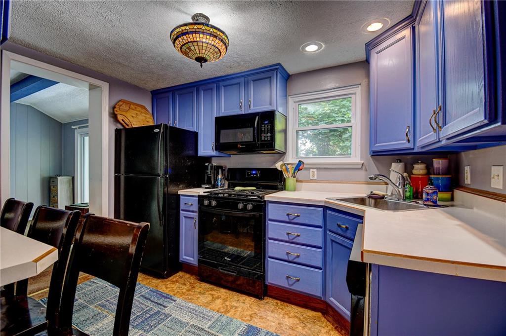 326 Woodside Road Pittsburgh, PA 15221 - Photo 3 of 25 Gallery Image 3