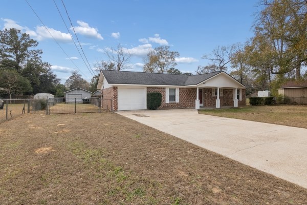 407 Holly Lane Conroe, TX 77304 - Photo 2 of 24