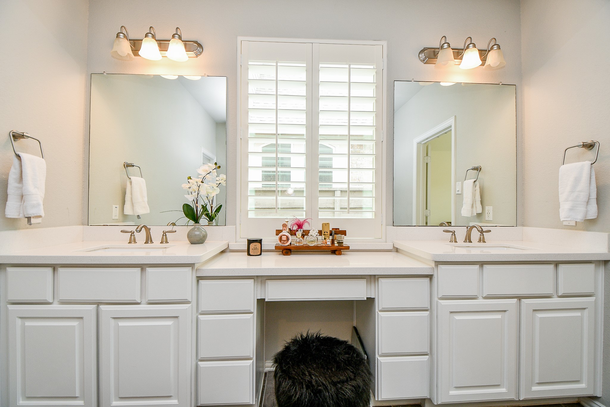 4523 Juniper Ridge Lane Manvel, TX 77578 - Photo 16 of 38 a bathroom with a sink and a mirror