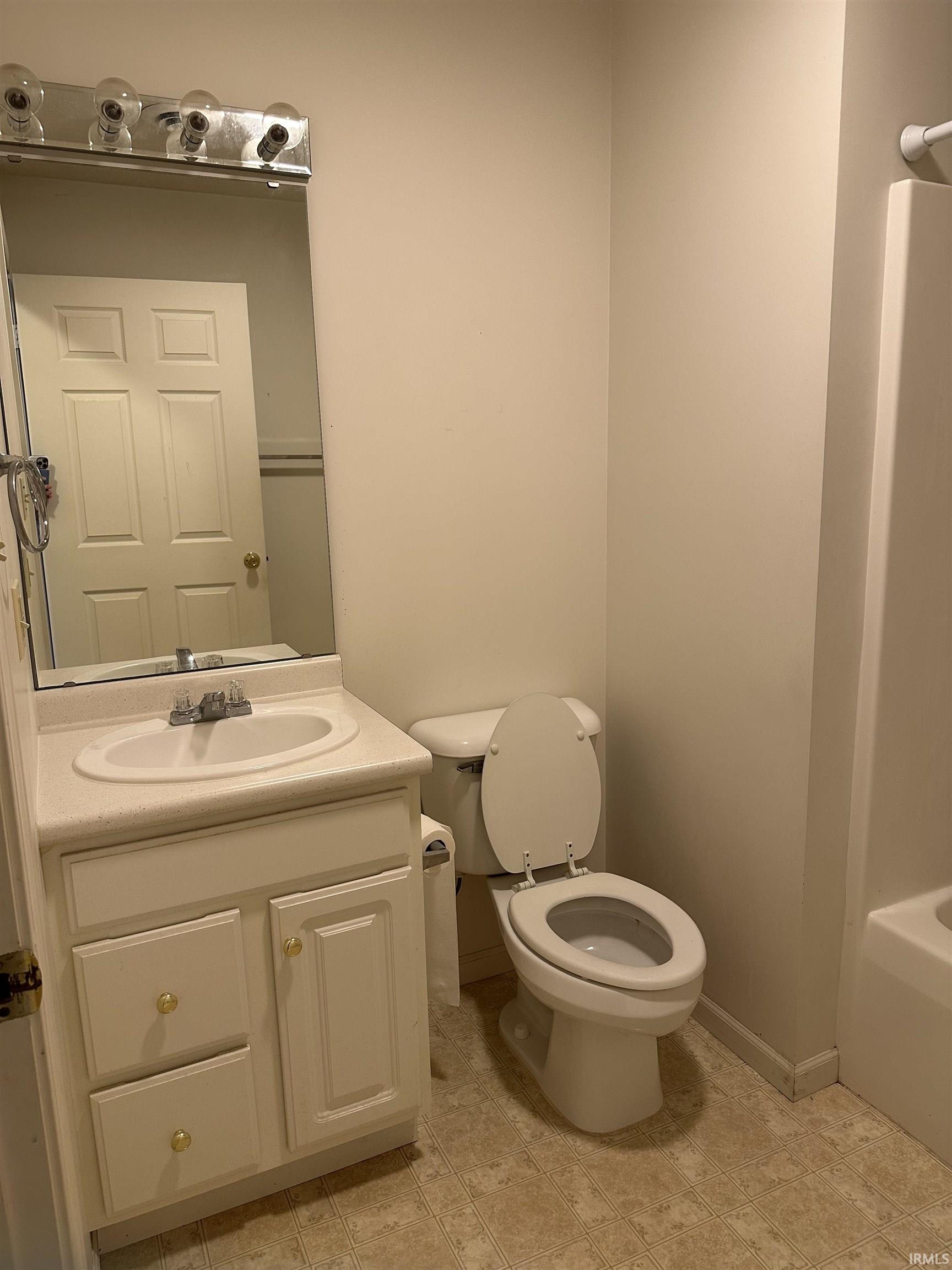 802 Walnut Ridge East Logansport, IN 46947 - Photo 9 of 17