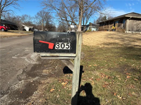 $289,900 | 305 North 4th Street, Gower, MO 64454