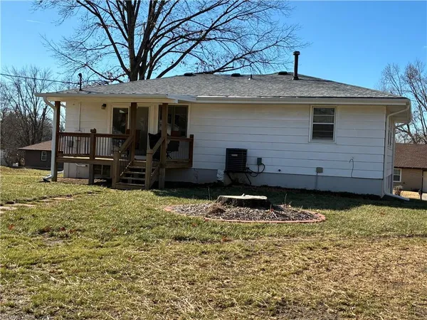 $289,900 | 305 North 4th Street, Gower, MO 64454