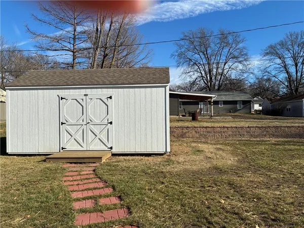$289,900 | 305 North 4th Street, Gower, MO 64454