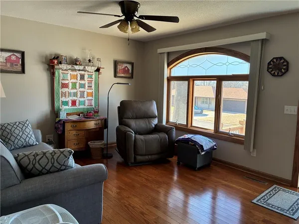 $289,900 | 305 North 4th Street, Gower, MO 64454