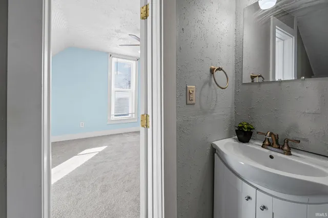 $214,999 | 402 East Oxford Street, Otterbein, IN 47970