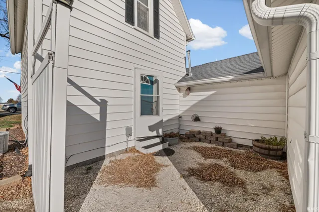 $214,999 | 402 East Oxford Street, Otterbein, IN 47970