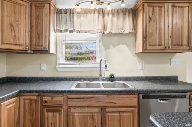 $214,999 | 402 East Oxford Street, Otterbein, IN 47970