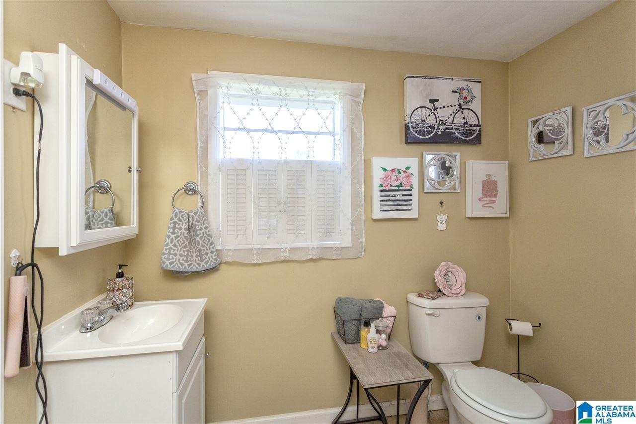 106 Dexter Avenue Bessemer, AL 35023 - Photo 12 of 34