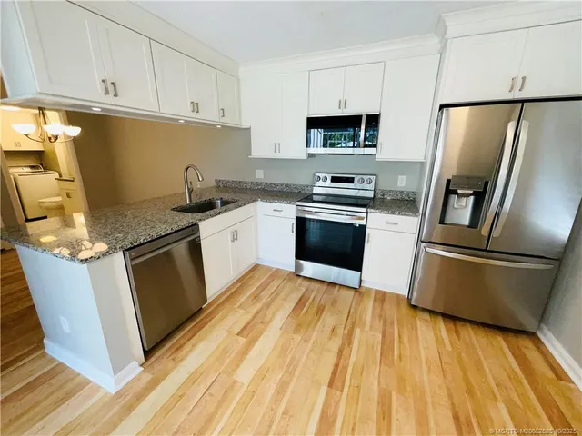 $2,300 | 2903 Southwest Lakemont Place, Palm City, FL 34990