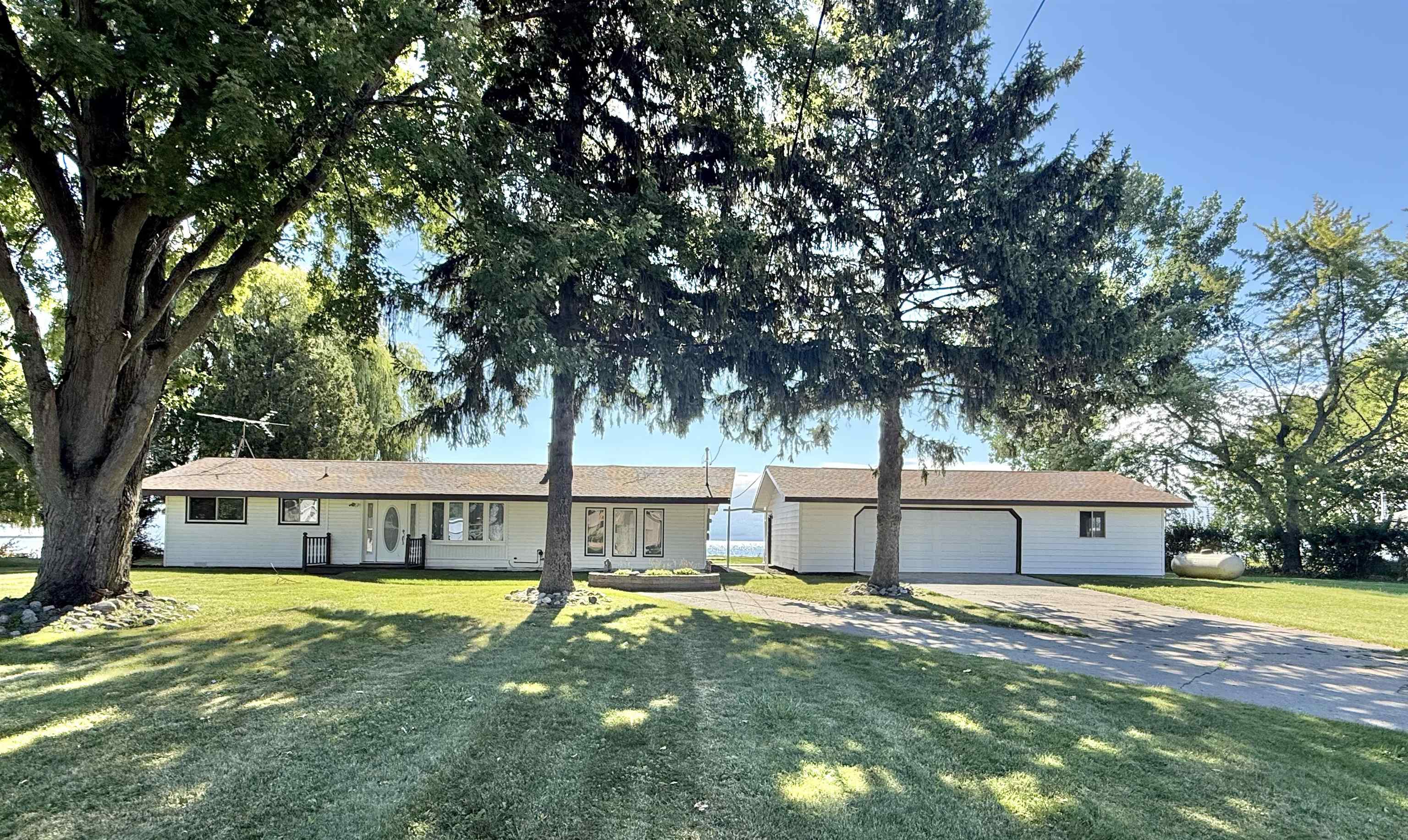 5920 Avalon Road Pinconning, MI 48650 - Photo 6 of 56