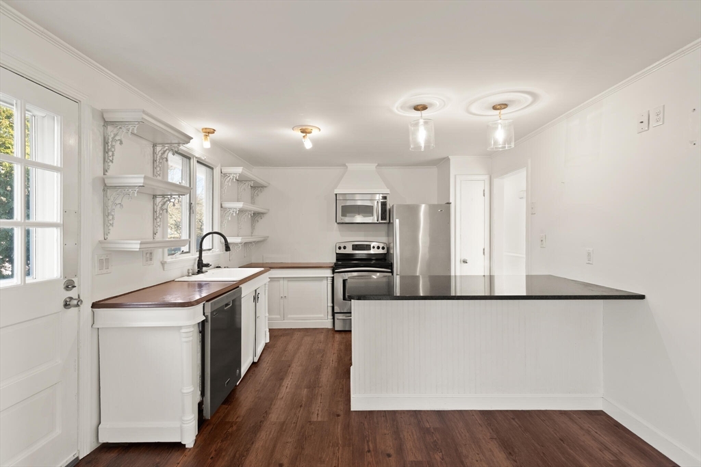 55 Pitman Road Marblehead, MA 01945 - Photo 7 of 26