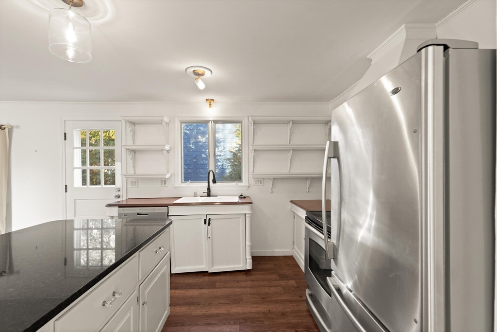 55 Pitman Road Marblehead, MA 01945 - Photo 8 of 26