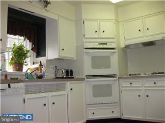 731 Clarendon Road Penn Valley, PA 19072 - Photo 6 of 12 Kitchen