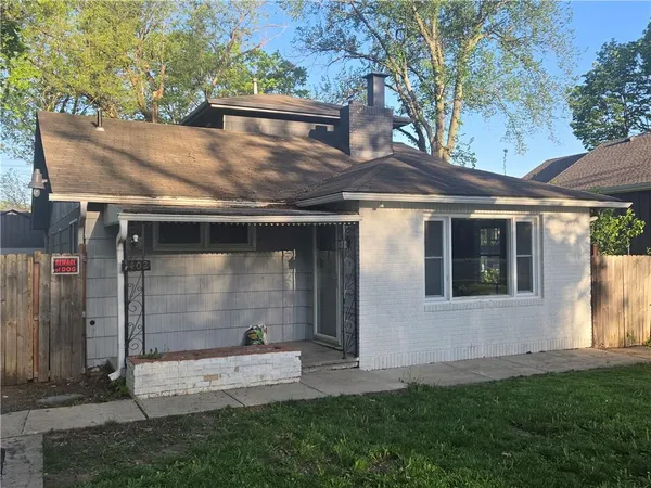 $249,900 | 1402 South Dodgion Avenue, Independence, MO 64055