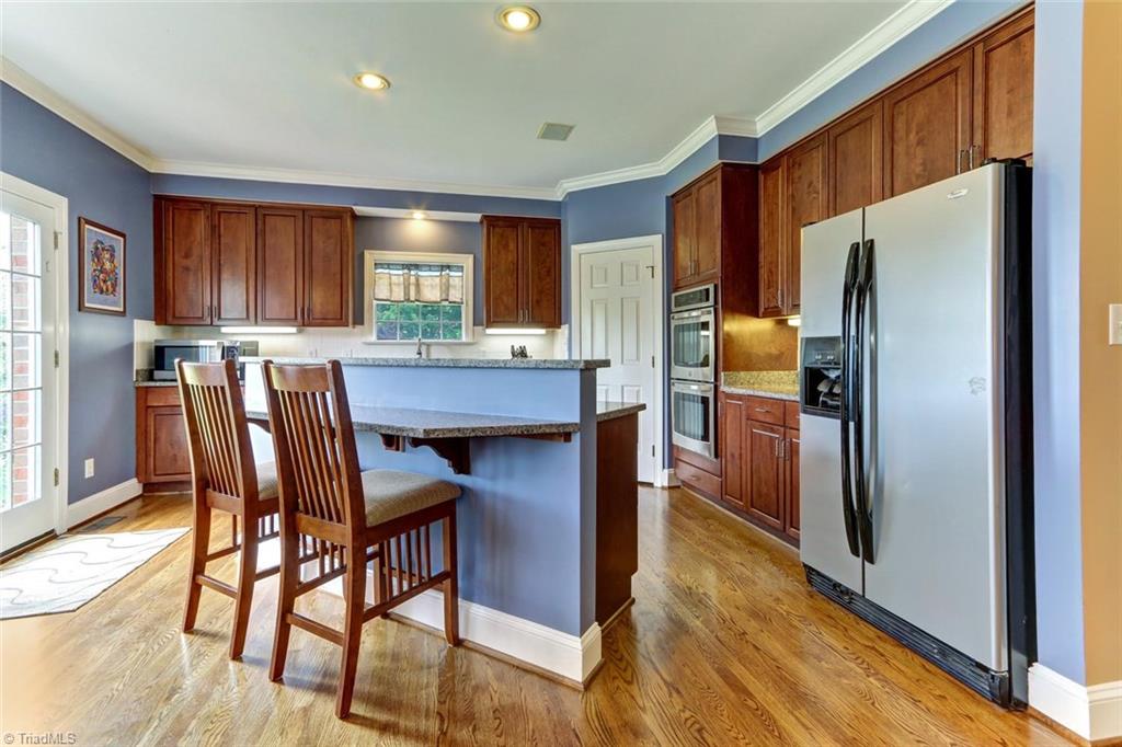 5203 Red Fox Drive Oak Ridge, NC 27310 - Photo 11 of 30 The granite-topped sit-up bar makes those quick meals easy or gives your guests a great place to sit and chat with you while you prepare your favorite dishes.