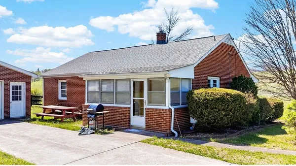 $429,000 | 488 Buffalo Gap Highway, Churchville, VA 24421