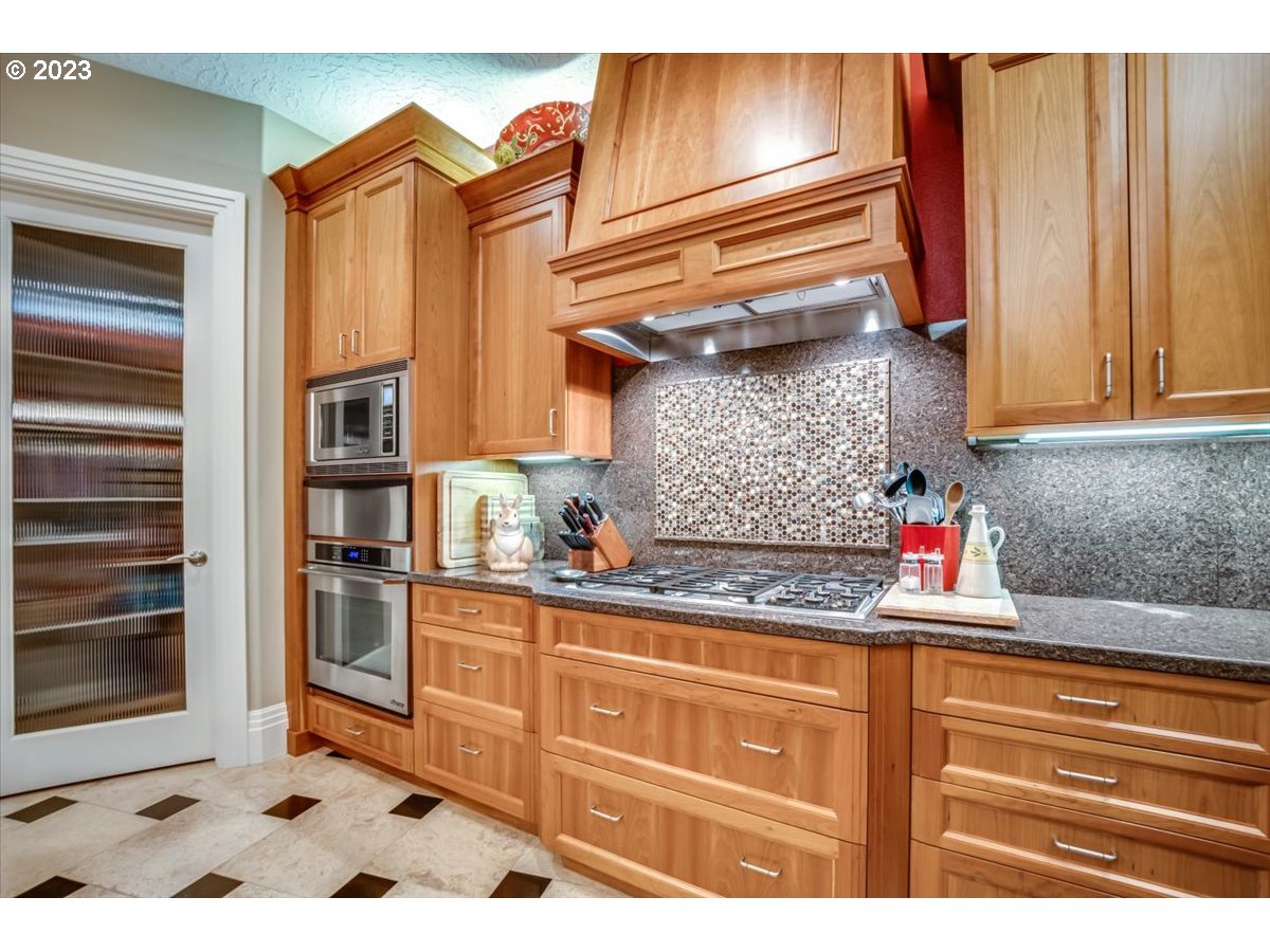 1531 Southeast 26th Drive Gresham, OR 97080 - Photo 19 of 44 a kitchen with stainless steel appliances granite countertop a refrigerator and cabinets